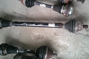 VW JETTA 2,0TDI PÓŁOŚ PRAWA/LEWA 1K0407272RR/1K0407271BJ