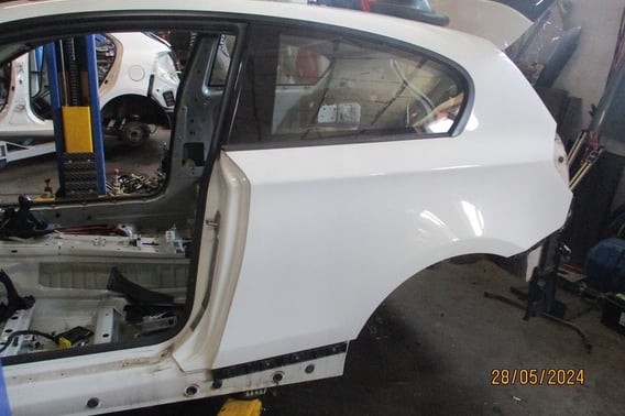 BMW 1 E87 3D BŁOTNIK TYŁ PRAWY/LEWY 300 ĆWIARA PRZÓD