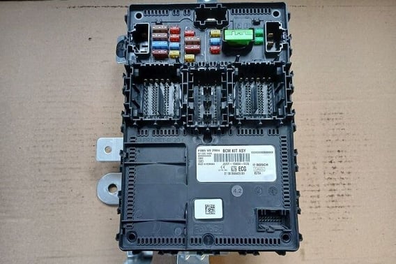 FORD FIESTA MK8 MODUŁ BSI JU5T-15604-ECG
