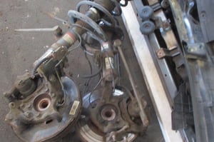 TOYOTA AVENSIS T27 2,2D-4D AMORTYZATOR PIASTA WÓZEK PRZÓD