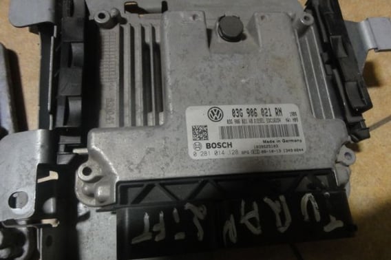 VW TOURAN GOLF V SKODA 1,9TDI KOMPUTER 03G906021RN