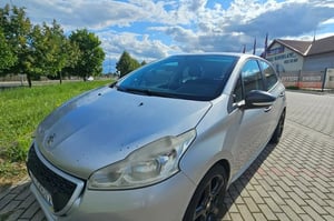 Peugeot 208 Hatchback 2013