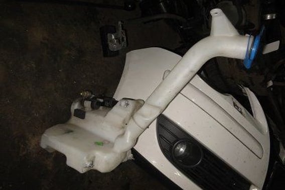VW POLO 9N 6Q LIFT ZBIORNICZEK SPRYSKIWACZY XENON