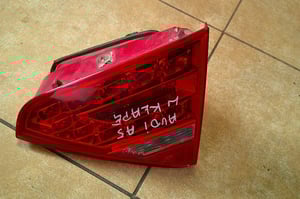 AUDI A5 LAMPA W KLAPĘ TYŁ PRAWA 8T0945094A