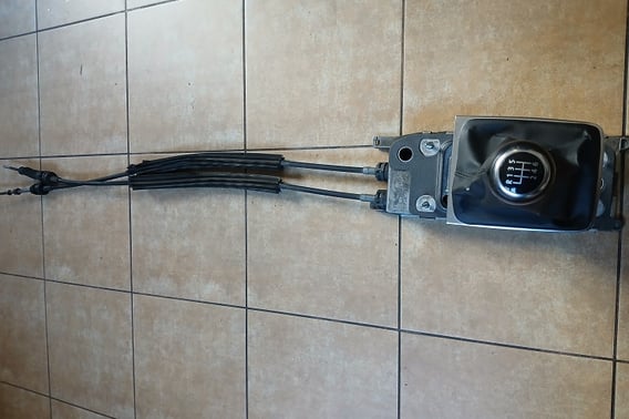 VW PASSAT B7 LEWAREK ZMIANY BIEGÓW MANUALNA SKRZYNIA 3C0711049AA