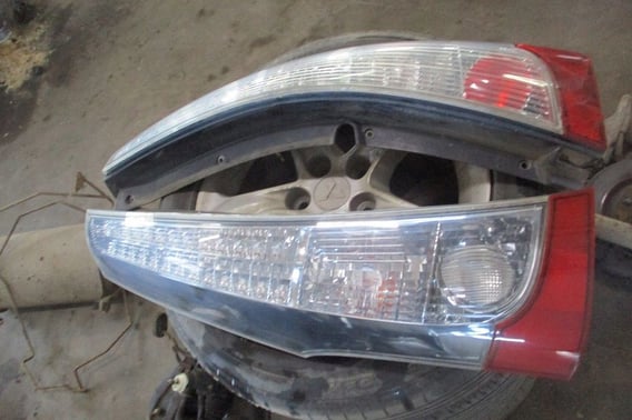 MITSUBISHI GRANDIS LAMPA TYŁ LEWA UK