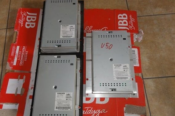 VOLVO V50 S40 WZMACNIACZ 020375