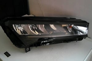 SKODA ENYAQ LAMPA PRZÓD PRAWA 5LB941018