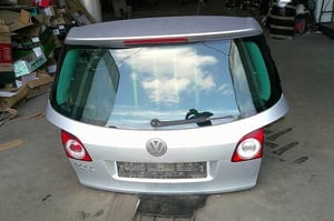 VW GOLF V PLUS KLAPA BAGAŻNIKA TYŁ LA7W