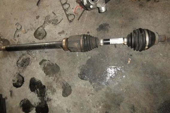 VOLVO V60 V70 2,4D5 PÓŁOŚ PRAWA 6G9N-3B436-BE