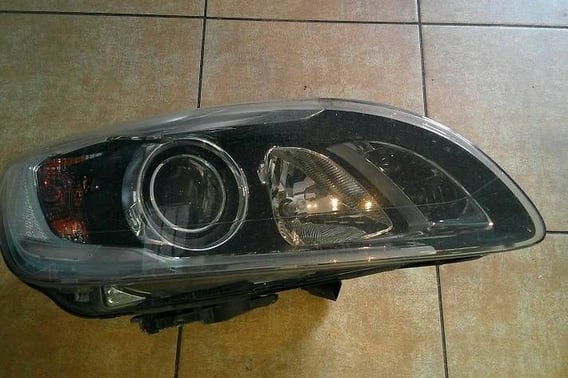 VOLVO V60 LIFT LAMPA XENON PRAWY PRZÓD KOMPLETNA EU