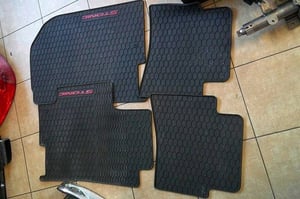 KIA STONIC I DYWANIKI GUMOWE ORYGINAŁ ZESTAW H8131ADE50RE