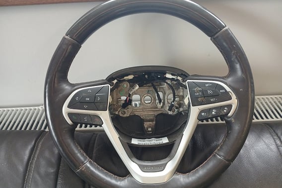 JEEP CHEROKEE KL KIEROWNICA SKÓRA MULTIFUNKCJA