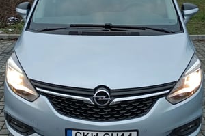 Opel Zafira Minivan 2017