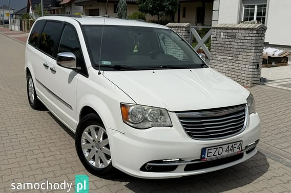 Chrysler Town & Country Minivan 2012