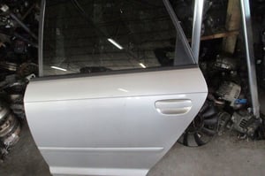 AUDI A3 8P DRZWI TYŁ PRAWE/LEWE LA7W