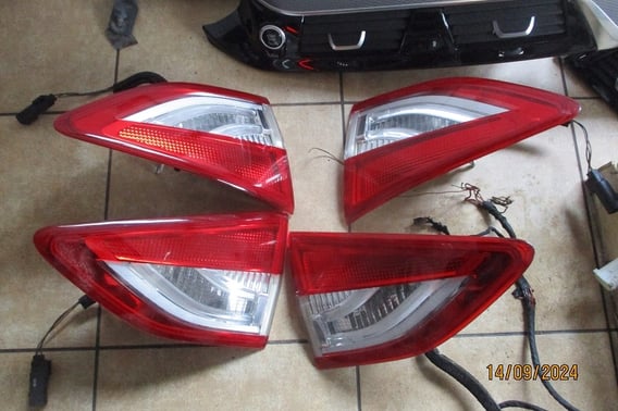 FORD KUGA MK2 LAMPA W KLAPĘ P/L CV4413A602BG/ CV4413A603BG