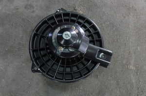 MAZDA II 07 1,4 CIDT WENTYLATOR NAWIEWU