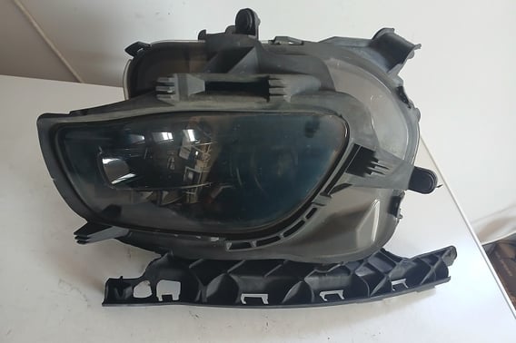 JEEP CHEROKEE KL LAMPA PRZEDNIA PRAWA XENON