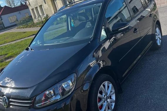 Volkswagen Touran Minivan 2011