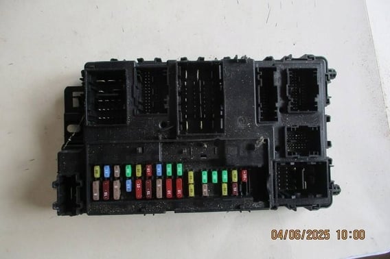 FORD MONDEO MK5 SKRZYNKA BEZPIECZNIKÓW HU5T15604BFE