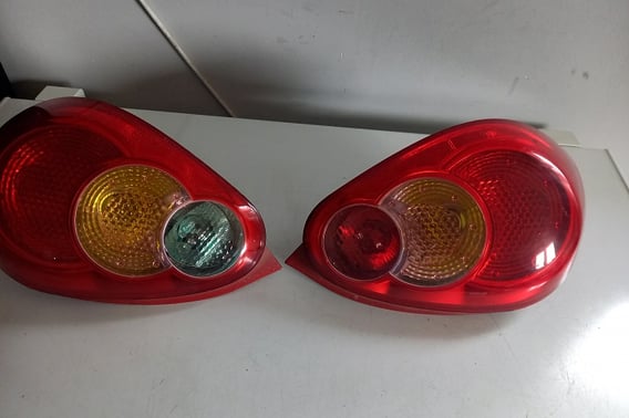TOYOTA AYGO LAMPA TYŁ P/L 81550-0H020P/81560-0H020