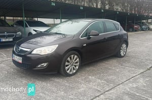 Opel Astra Hatchback 2012