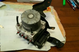 MITSUBISHI OUTLANDER III POMPA ABS 4670B745