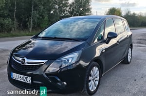 Opel Zafira Minivan 2016