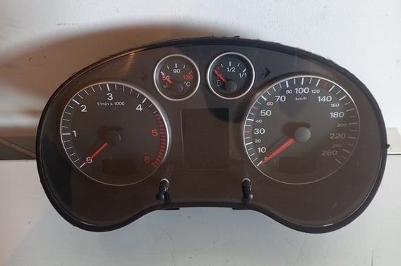AUDI A3 8P LICZNIK EUROPA