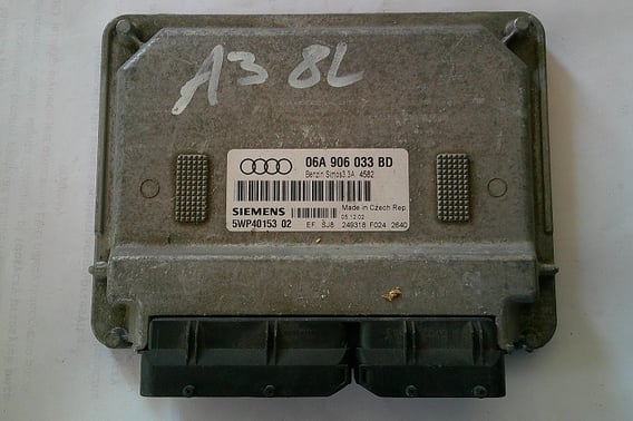 AUDI A3 8L STEROWNIK SILNIKA 06A906033BD
