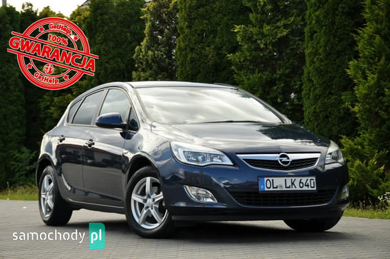 Opel Astra Hatchback 2011