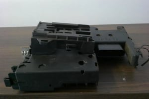 MERCEDES W204 MODUŁ AKUMULATORA A2075400740