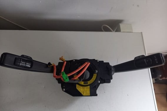 VOLVO V40 II PRZEŁĄCZNIK ZESPOLONY 31481765