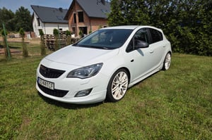 Opel Astra Hatchback 2011