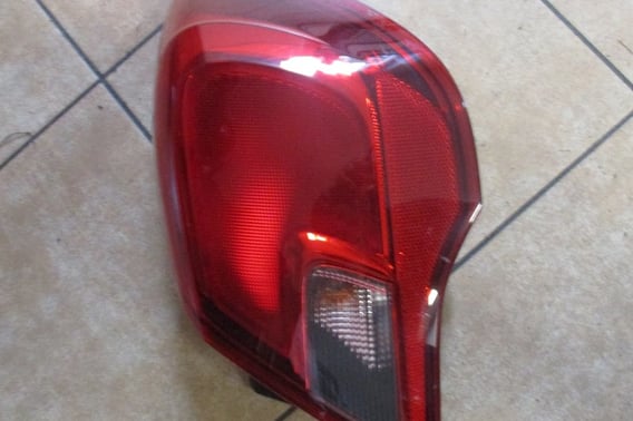 OPEL CORSA E LAMPA TYŁ PRAWA 39068624 B3D