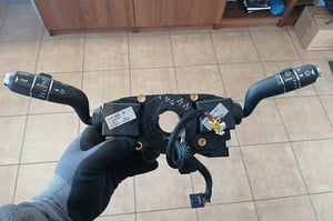 JAGUAR XF X250 LIFT PRZEŁĄCZNIK ZESPOLONY 8W8313N064D