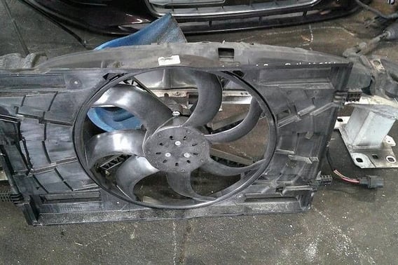 AUDI A3 S3 8V 1,4TSI WENTYLATOR CHŁODNICY 5Q0121203AA
