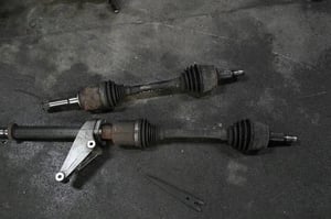 OPEL MOKKA 1,4T PÓŁOŚ PRAWA/LEWA 95090835