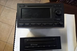 AUDI A4 B7 RADIO NAWIGACJA 8E0035192G ZMIENIARKA 8E0035111D