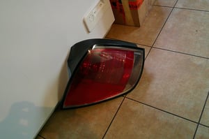 OPEL ASTRA H KOMBI LAMPA LEWA LEWY TYŁ