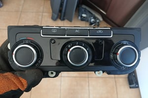 VW GOLF VI PANEL NAWIEWU I KLIMATYZACJI 5HB009751