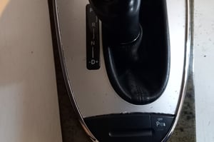 MERCEDES W211 RAMKA TUNELU MIESZEK WYBIERAKA AUTOMAT A2115420126