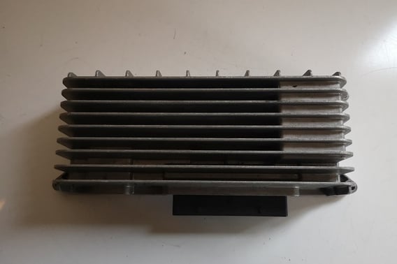 AUDI A4 B8 WZMACNIACZ RADIA 8T0035462