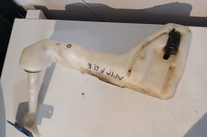 VW AMAROK ZBIORNICZEK PŁYNU SPRYSKIWACZY 2H0955453