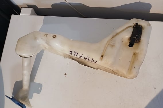 VW AMAROK ZBIORNICZEK PŁYNU SPRYSKIWACZY 2H0955453