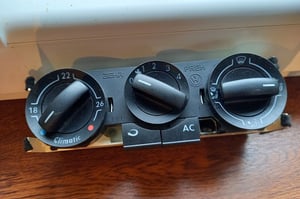 VW FOX PANEL NAWIEWU I KLIMATYZACJI 6Q0820045G