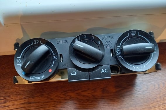 VW FOX PANEL NAWIEWU I KLIMATYZACJI 6Q0820045G