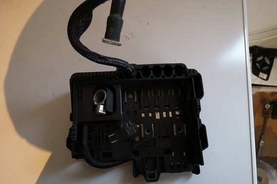 OPEL CORSA E KLEMA MINUSOWA 13491093