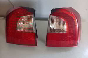 VOLVO V70 III LAMPA KAROSERYJNA LEWA 30698983